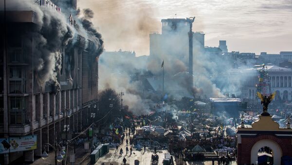 Fire smoke and protesters on Maidan Nezalezhnosti square in Kiev. February, 22, 2014 - Sputnik International