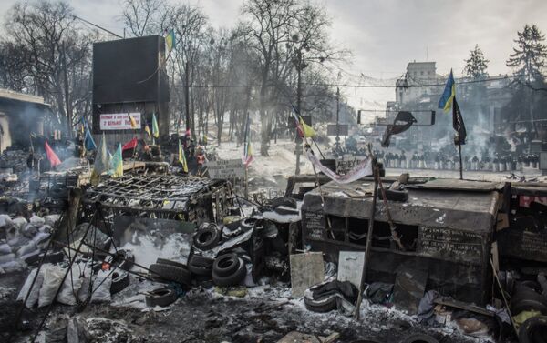 A barricade on Grushevskogo Street in Kiev. - Sputnik International