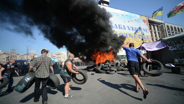 Protesters burn car tires on Independence Square (Maidan) in Kiev. - Sputnik International