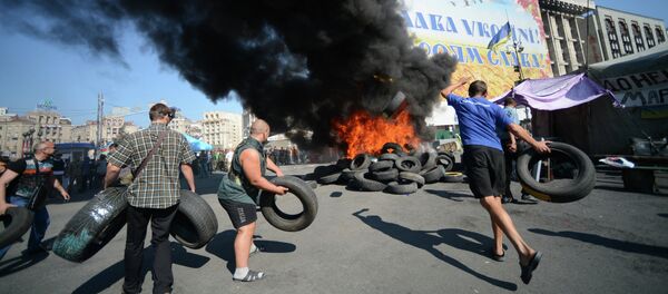 Protesters burn car tires on Independence Square (Maidan) in Kiev. - Sputnik International