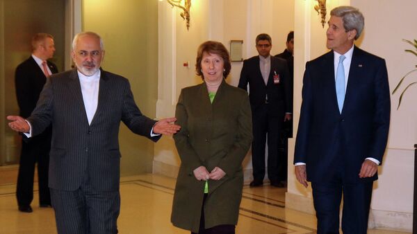 Iranian Foreign Minister Mohammad Javad Zarif, left, U.S. Secretary of State John Kerry, right, and former EU foreign policy chief Catherine Ashton arrive for a closed-door nuclear talks with Iran in Vienna, Austria, Thursday, Nov. 20, 2014. - Sputnik International