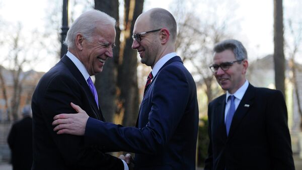 U.S. Vice President Joe Biden, left, and Ukrainian Prime Minister Arseniy Yatsenyuk - Sputnik International