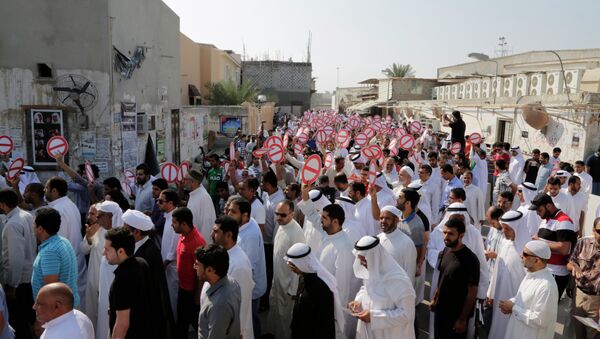 Bahrain held the second round of its parliamentary elections on Saturday. Photo: Hundreds of Shi'ite Bahrainis hit the streets last week calling voters to boycott elections. - Sputnik International