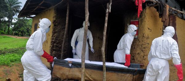A cohort of about 30 UK health workers, all volunteers, are set to depart to West Africa to help with the treatment of the Ebola virus - Sputnik International