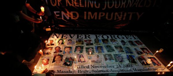Journalists light candles for their colleagues killed in Maguindanao province in 2009, at the EDSA shrine in Mandaluyong city, Metro Manila Journalists light candles for their colleagues killed in Maguindanao province in 2009, at the EDSA shrine in Mandaluyong city, Metro Manila - Sputnik International
