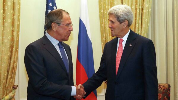 Russian Foreign Minister Sergey Lavrov (left) and US Secretary of State John Kerry - Sputnik International