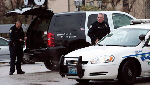 Police stand beside their vehicles outside the Buzz Westfall Justice Center in Clayton, Missouri - Sputnik International