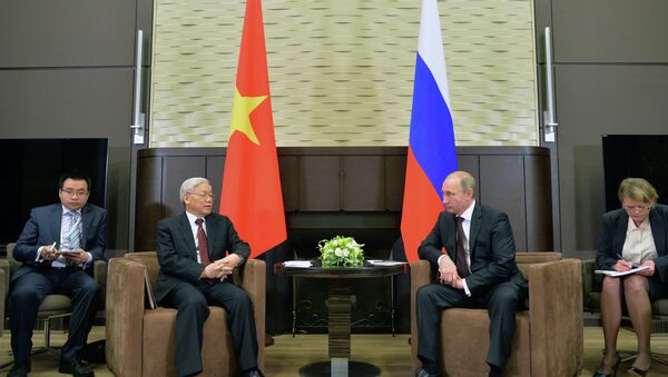 Russian President Vladimir Putin, second right, meets with General Secretary of the Central Committee of the Communist Party of Vietnam Nguyen Phu Trong, second left, at the Bocharov Ruchei residence in Sochi. - Sputnik International