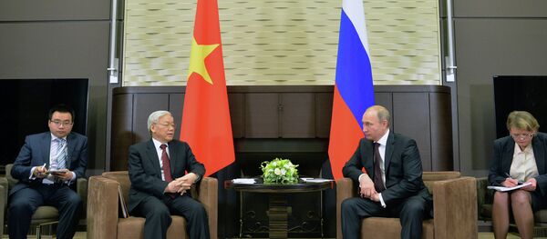 Russian President Vladimir Putin, second right, meets with General Secretary of the Central Committee of the Communist Party of Vietnam Nguyen Phu Trong, second left, at the Bocharov Ruchei residence in Sochi. - Sputnik International