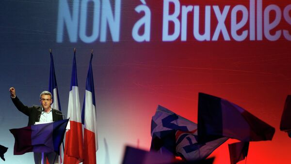 French far-right National Front party candidate for the European parliament election Aymeric Chauprade delivers his speech in Paris - Sputnik International