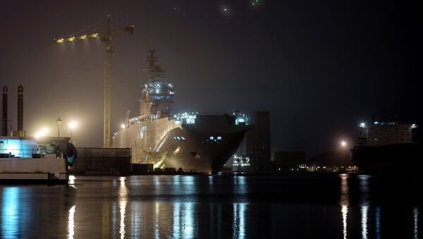 The Sevastopol amphibious assault ship of the Mistral class at the STX Europe shipyard in Saint-Nazaire. - Sputnik International