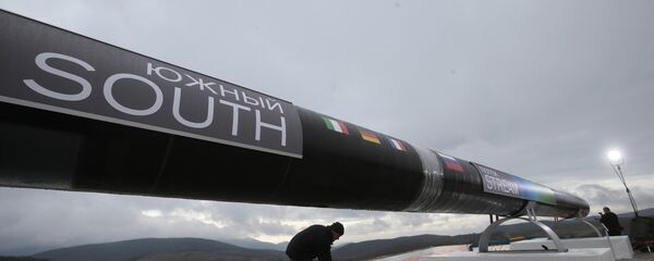 A worker does the preparation work for welding the first section of the South Stream pipeline in Anapa, Russia A worker does the preparation work for welding the first section of the South Stream pipeline in Anapa, Russia - Sputnik International