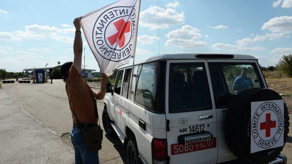 Humanitarian aid convoy for Ukraine's south-east at Donetsk border crossing point - Sputnik International