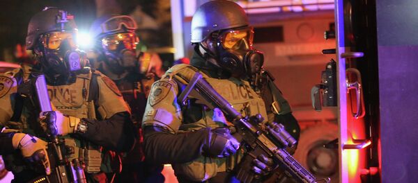 Ferguson protester said military personnel made ‘trigger signal’ at him Ferguson protester said military personnel made ‘trigger signal’ at him - Sputnik International