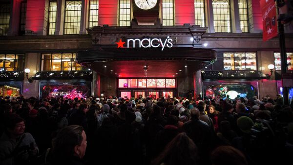 Shoppers wait to enter Macy's to kick off Black Friday sales in New York. - Sputnik International
