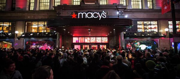 Shoppers wait to enter Macy's to kick off Black Friday sales in New York. - Sputnik International
