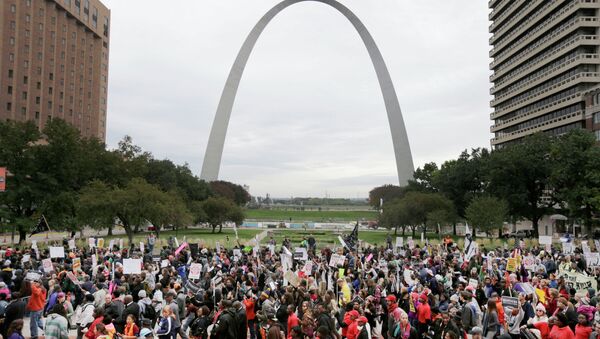Protesters march past the St. Louis Arch, Saturday, Oct. 11, 2014, in St Louis - Sputnik International