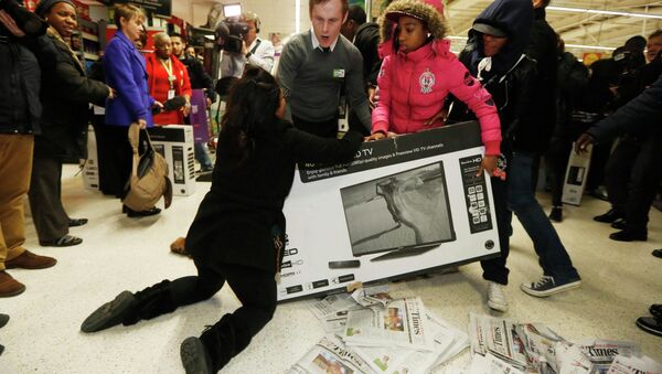 Shoppers wrestle over a television as they compete to purchase retail items on Black Friday at an Asda superstore in Wembley, north London November 28, 2014 - Sputnik International
