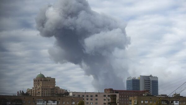 Smoke rises after shelling in the city of Donetsk, eastern Ukraine, Monday, Oct. 20, 2014 - Sputnik International