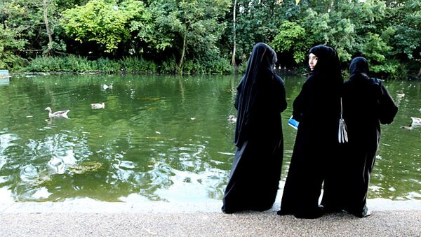 Young Muslim Women in Hyde Park, London - Sputnik International