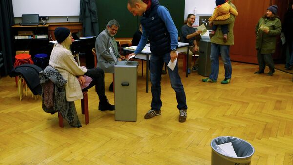People cass their voting ballots at the polling station in the Spitalacker school in Bern. - Sputnik International