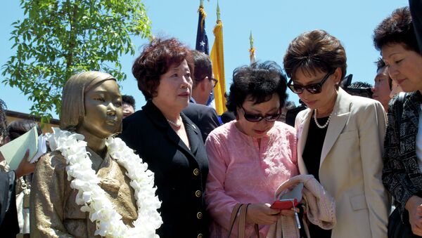 Japan has demanded the removal of South Korean monuments commemorating the Imperial Japanese army's use of sex slaves during the Second World War.  Photo: The unveiling ceremony for a memorial to women held as sexual slaves by the Japanese army during World War II in Glendale, California, July 2013. - Sputnik International