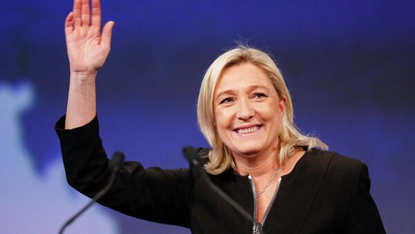 Marine Le Pen, France's National Front political party leader, waves as she attends the far-right party's congress in Lyon November 29, 2014 - Sputnik International