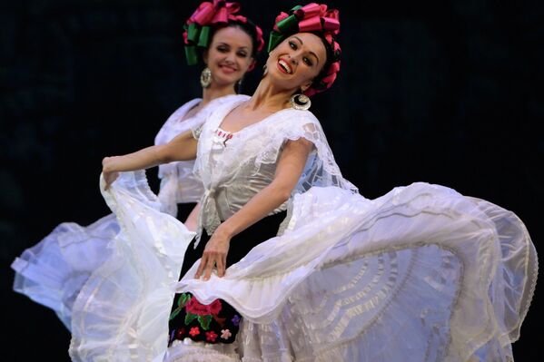 Mirror of World's Dance Variety: Russia's Legendary Folk Dance Ensemble - Sputnik International