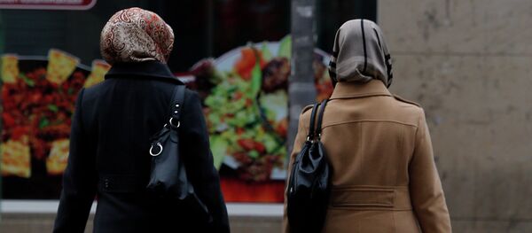 The number of migrants and asylum seekers arriving to Italy by sea increased four-fold in 2014 rising to some 170,000 persons as conflicts in Syria and other countries near Europe's borders persist The number of migrants and asylum seekers arriving to Italy by sea increased four-fold in 2014 rising to some 170,000 persons as conflicts in Syria and other countries near Europe's borders persist - Sputnik International