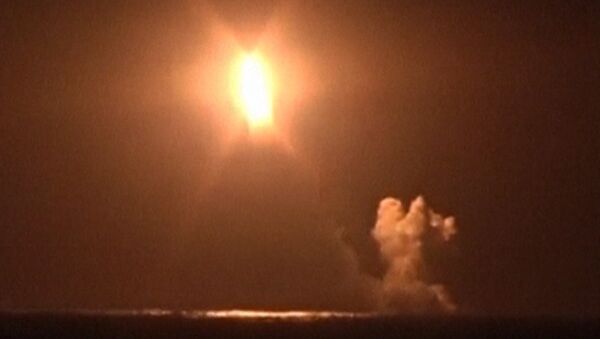 Launch of Bulava Intercontinental Missile From Russian Submarine - Sputnik International