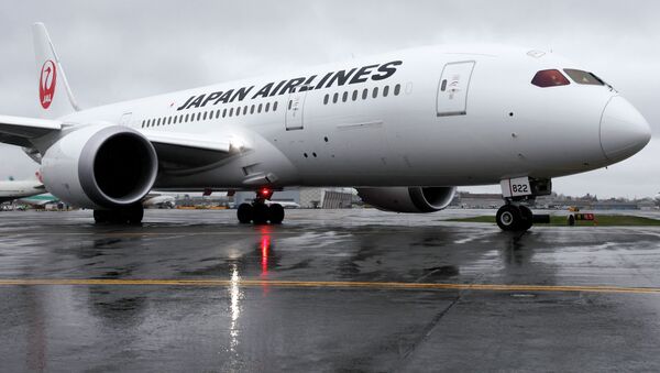 A Japan Airlines Boeing 787 taxis to the runway at Logan International Airport in Boston - Sputnik International