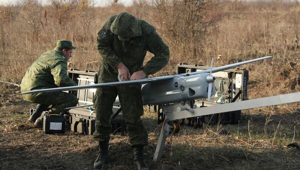 Technicians of the Southern Military District Engineering Corps assemble an unmanned aircraft - Sputnik International