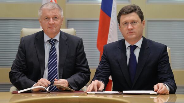 Russian Energy Minister Alexander Novak and Slovakian Economic Minister Pavol Pavlis Friday signed a historic 15-year oil delivery contract. - Sputnik International
