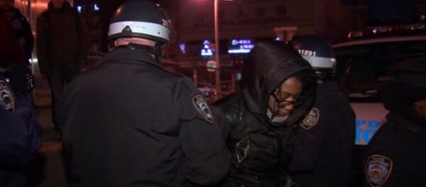 Arrested Protesters in NYC Sang as They Boarded Police Bus Arrested Protesters in NYC Sang as They Boarded Police Bus - Sputnik International