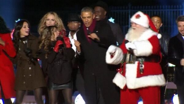 Obama Lights Up Christmas Tree and Dances With Santa at White House - Sputnik International