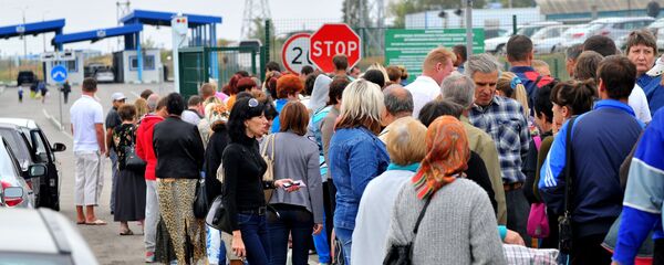 Ukrainian refugees at a border crossing point in the Rostov Region Ukrainian refugees at a border crossing point in the Rostov Region - Sputnik International