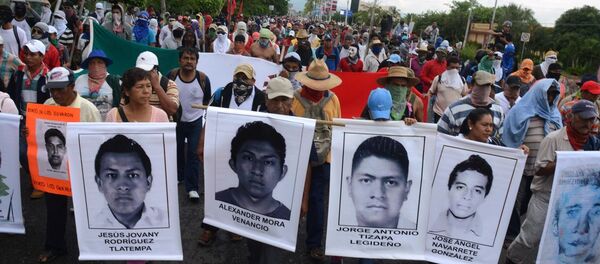 Students block access to the Acapulco airport to protest the disappearance, and probable murder, of 43 students in the state of Guerrero, Mexico, Monday, Nov. 10, 2014 - Sputnik International