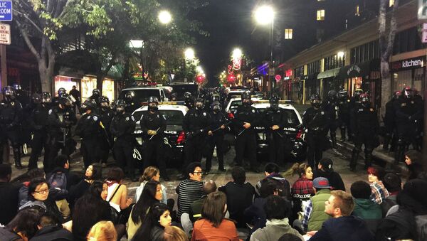 This photo provided by Gabriel Reyes shows the protest in Berkeley, Calif., Sunday, Dec. 7. 2014 - Sputnik International