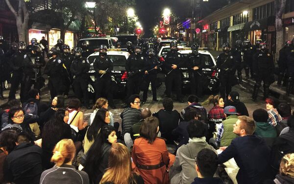 This photo provided by Gabriel Reyes shows the protest in Berkeley, Calif., Sunday, Dec. 7. 2014 - Sputnik International