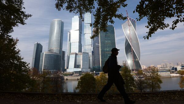 A passer-by near the Moscow International Business Center Moscow-City in Moscow - Sputnik International