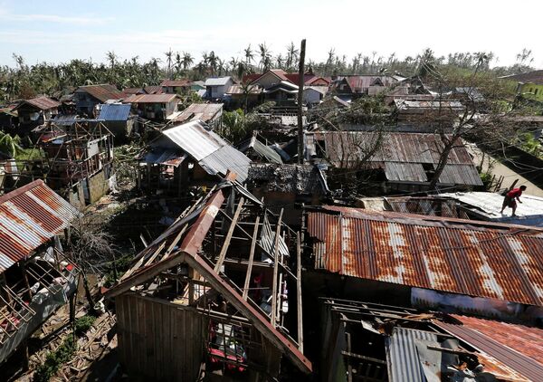 A general view of damaged houses swept by Typhoon Hagupit in Eastern Samar, in central Philippines December 8, 2014 - Sputnik International