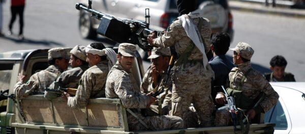 Yemeni soldiers patrol a street near the Defense Ministry compound in Sanaa, Yemen, Saturday, Dec. 7, 2013 Yemeni soldiers patrol a street near the Defense Ministry compound in Sanaa, Yemen, Saturday, Dec. 7, 2013 - Sputnik International