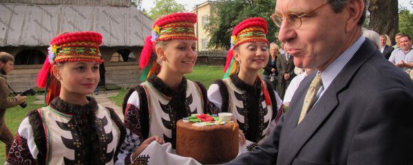 U.S. Ambassador Geoffrey Pyatt Presents Cultural Preservation Grant During His First Regional Trip to Lviv Oblast - Sputnik International