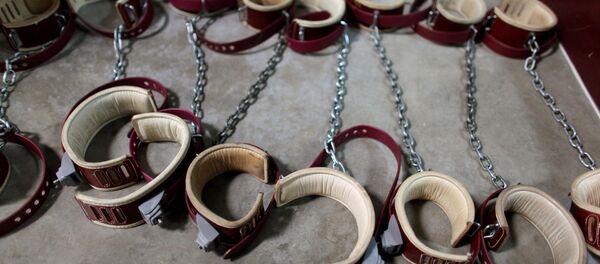 In this photo, reviewed by the US Military, aleg shackles pictured on the floor at Camp 6 detention center, at the US Naval Base, in Guantanamo Bay, Cuba - Sputnik International