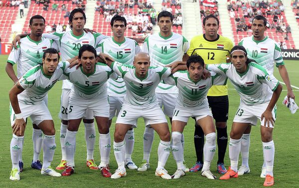 The Iraqi national football team pose ahead of their 2014 FIFA World Cup qualifying match against Oman in Doha - Sputnik International
