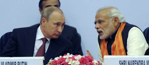 Russian President Vladimir Putin (left) and Indian Prime Minister Narendra Modi attending the World Diamond Conference in the Vigyan Bhawan Palace, New Delhi - Sputnik International