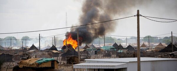 Smoke trails from burning homes in Abyei, the main town of the disputed Abyei area on the border of Sudan and South Sudan. - Sputnik International