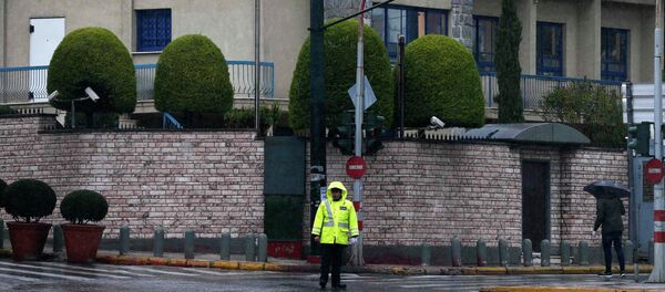 A police officer stands guard as a forensics officer (R) looks for evidence in front of the Israeli embassy in Athens December 12, 2014. A police officer stands guard as a forensics officer (R) looks for evidence in front of the Israeli embassy in Athens December 12, 2014. - Sputnik International