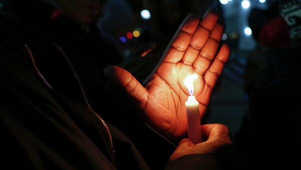 People hold candles while they take part in a rally to call for action in response to police violence, at the steps of City Hall in New York, December 12, 2014 - Sputnik International