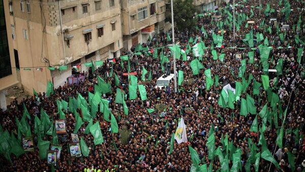 Palestinians Hamas supporters take part in a rally ahead of the 27th anniversary of the movement founding, in Jabaliya in the northern Gaza Strip December 12, 2014 - Sputnik International